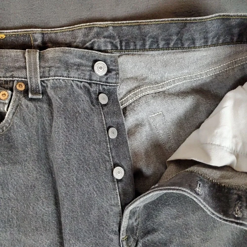 Vtg Levis 501 Jeans Dark Wash Men's 32 X 33 Made in USA Button Fly (tag 34X34)